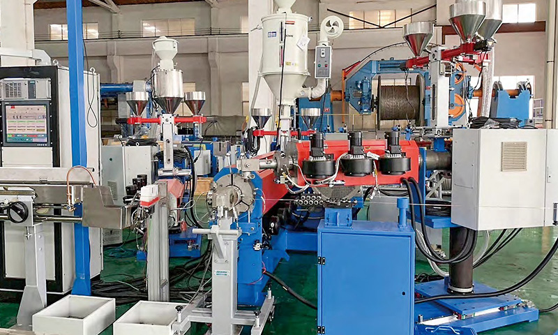 img of EXT65/90 高精度三層共擠+ 雙色擠出機(jī)